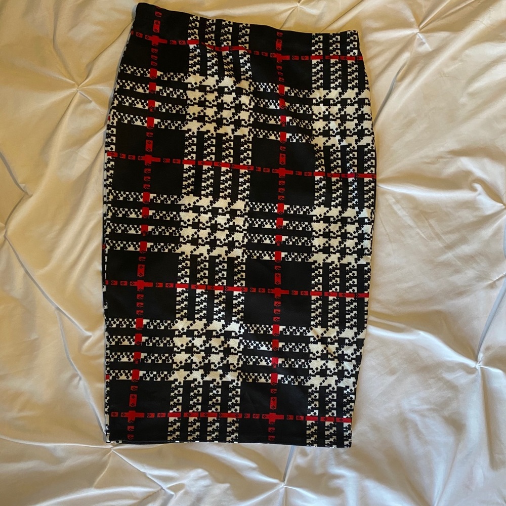 Super cute long pencil skirt!